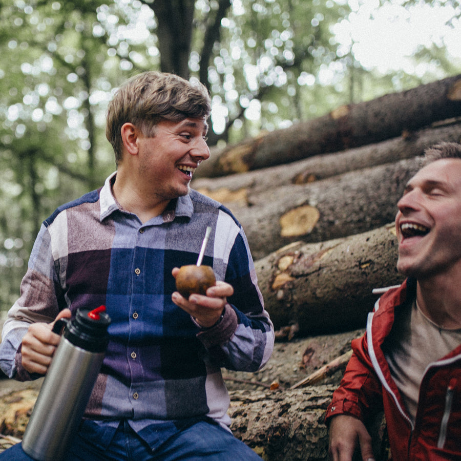 caámate bio erva mate tee trinken im Wald